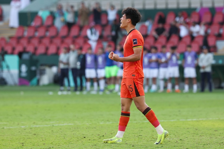 B体育体育报道-泰山带刀后卫！20岁彭啸2球U23国足头号射手 曾在中乙3连梅开二度