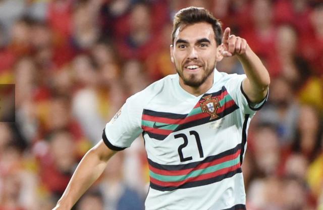 B体育体育报道-C罗5年首坐替补席 顶替他的意甲先生莱昂找不着北