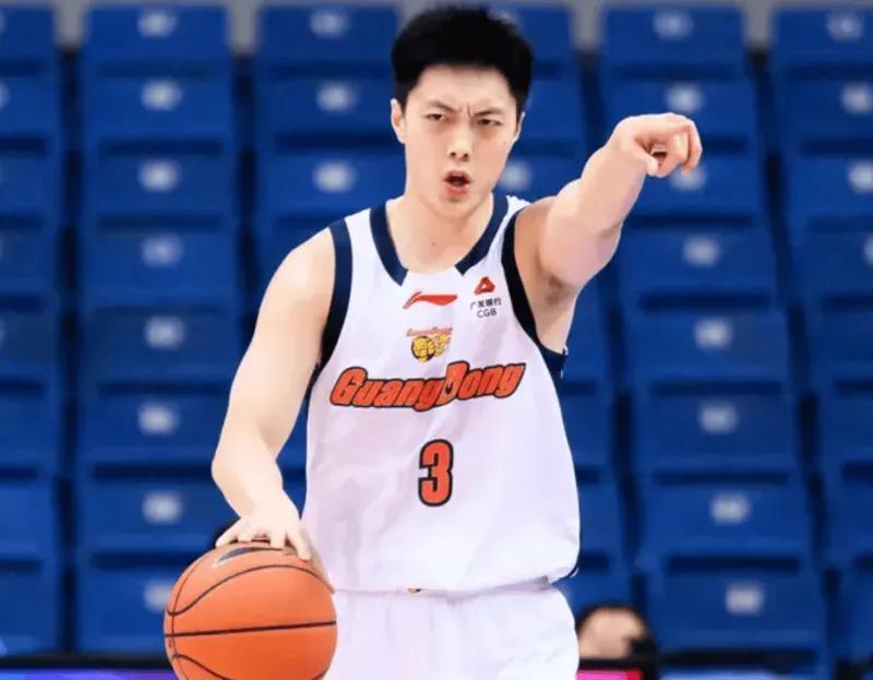 B体育赛事资讯-杜锋多给胡明轩一些尊重吧！末节开始搏命主导攻守，他的能力不差